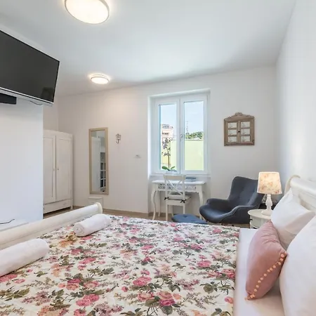 Guest house & Poesia 4*